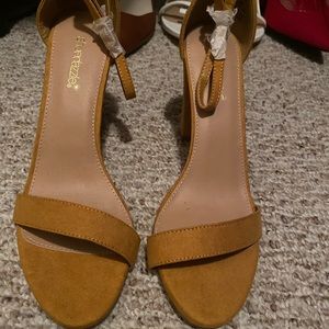 Shoe Dazzle heels size 11